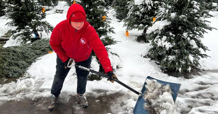 St. Louis gets more snow, could snarl evening commutes