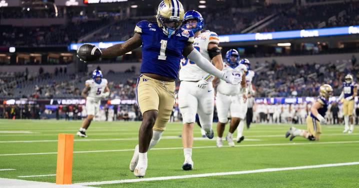 Williams throws 4 TD passes and Washington has 5 INTs in 38-10 rout of Boise State in LA Bowl