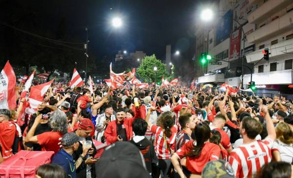 En 7 y 50, una noche de algarabía por el título Pincha