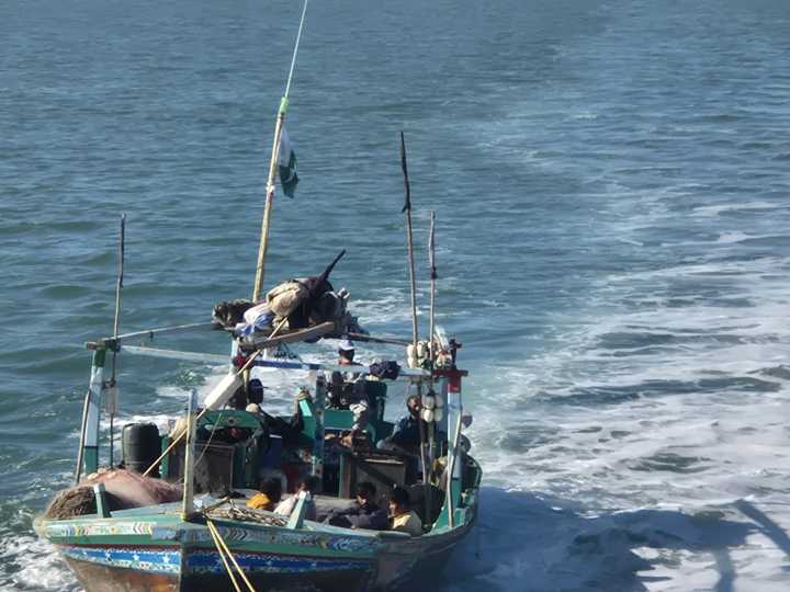 Indian Coast Guard nabs 11 Pakistani Fishermen off Gujarat coast