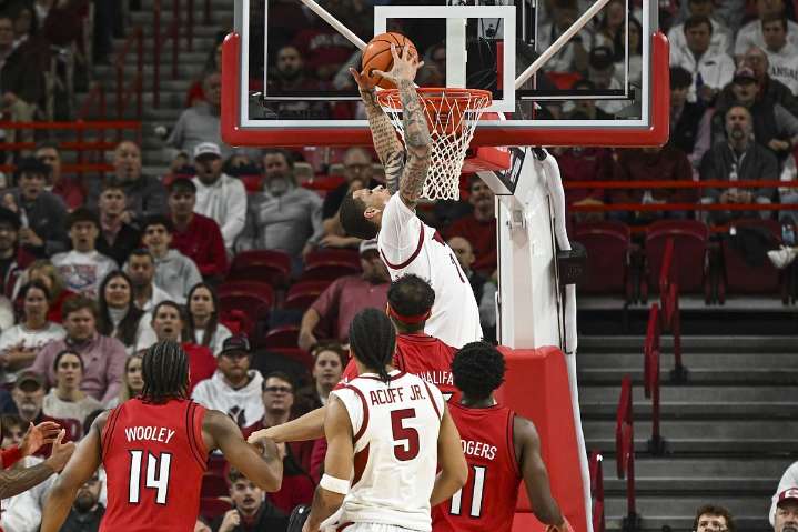 Arkansas Razorbacks defeat No. 6 Louisville at Fayetteville