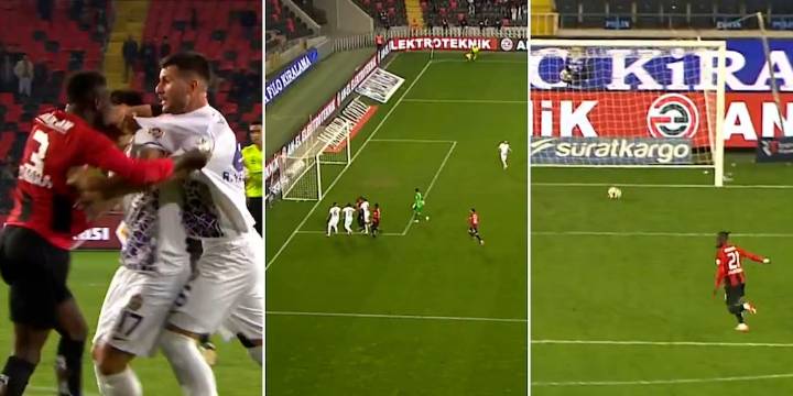 Una gresca en el área y un remate al arco vacío: el insólito gol convalidado por un árbitro que dio la vuelta al mundo