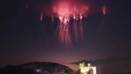 La NASA revela una espectacular foto de un extraño destello captado durante una tormenta en Francia
