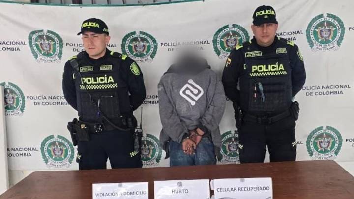 Descubren a ladrón que tenía 19 anotaciones robando celulares en barrio de Bogotá pero después lo dejan libre