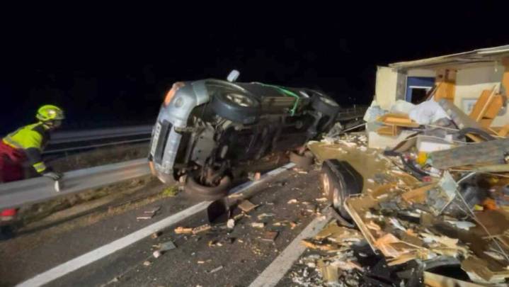 Una mujer herida tras una colisión entre un coche y una caravana en Tembleque