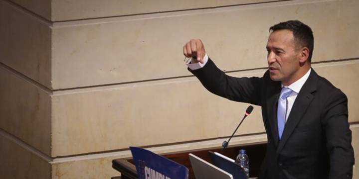 MinDefensa se defiende en el Congreso y rechaza señalamientos sobre supuestos falsos positivos en recientes operativos