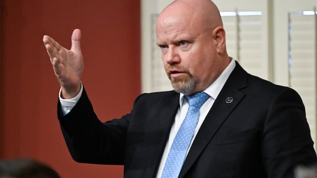 CAQ cracks down on organized crime, high-risk sex offenders and protests in new bill