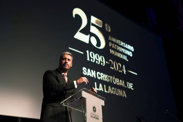La Laguna clausura su 25 aniversario con una ceremonia emotiva e innovadora en el Teatro Leal