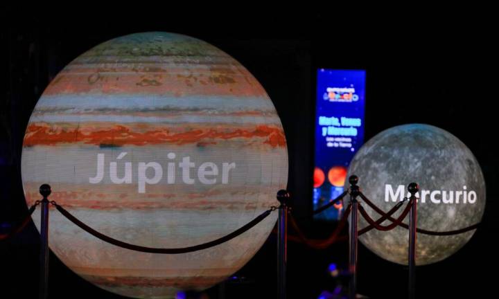 Presidente Maduro  visita «Expo Niños en el Espacio»