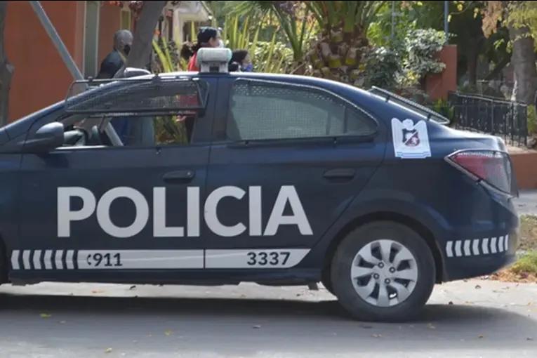 Dio marcha atrás con la camioneta y atropelló a su hijo de 2 años