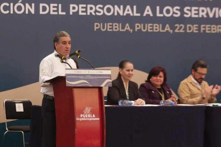 Sin fecha para liberar recursos federales para basificación de trabajadores de salud en Puebla