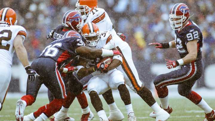 How few yards did Browns gain against Buffalo in this 2004 game? 26