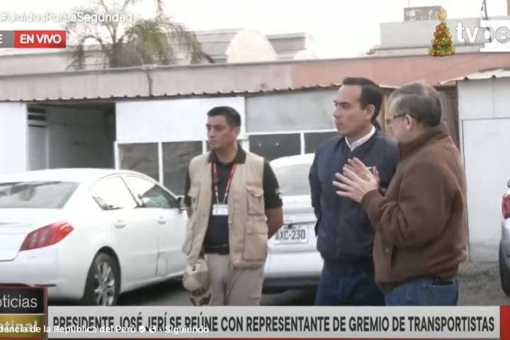 Presidente José Jerí visita terminal de buses de transporte en Santa Clara
