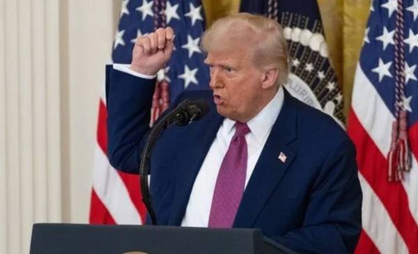 Estados Unidos suspende solicitudes de inmigración de 19 países incluidos en el veto migratorio