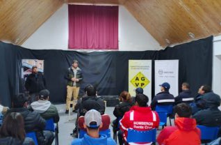 Más de 2.000 santacruceños ya se capacitaron en manejo de maquinaria pesada