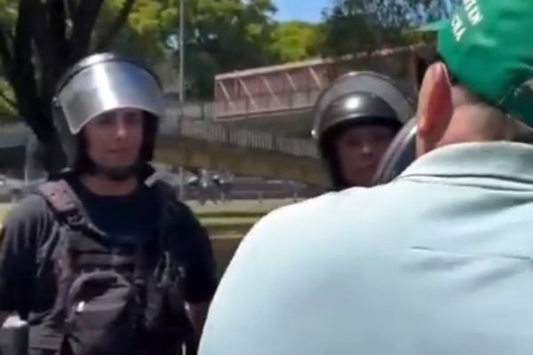Un policía llamó “ñoqui” a un trabajador del INTI y recibió una respuesta que lo dejó en ridículo