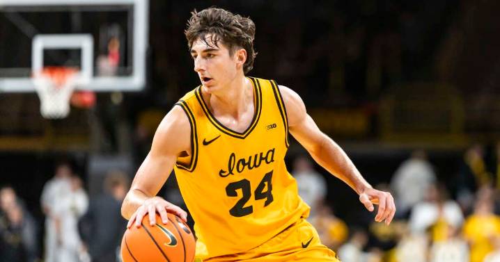 Iowa men’s basketball’s Tate Sage finds early minutes for Hawkeyes off the bench