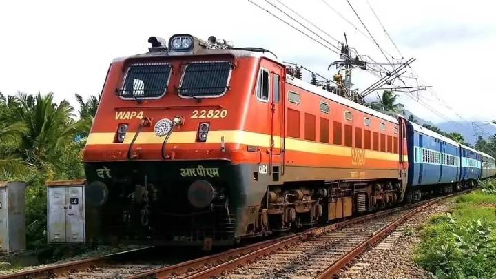 Railways Strengthens Train Services with 116 Extra Coaches Amid Flight Disruptions