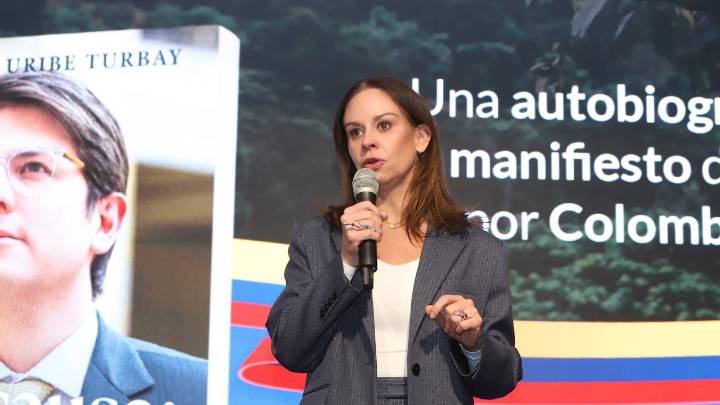 En conmovedor evento, María Claudia Tarazona y sus hijas presentaron la autobiografía póstuma de Miguel Uribe Turbay