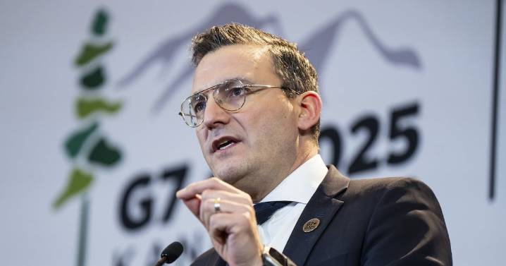 Canada using AI to review public comments on AI strategy