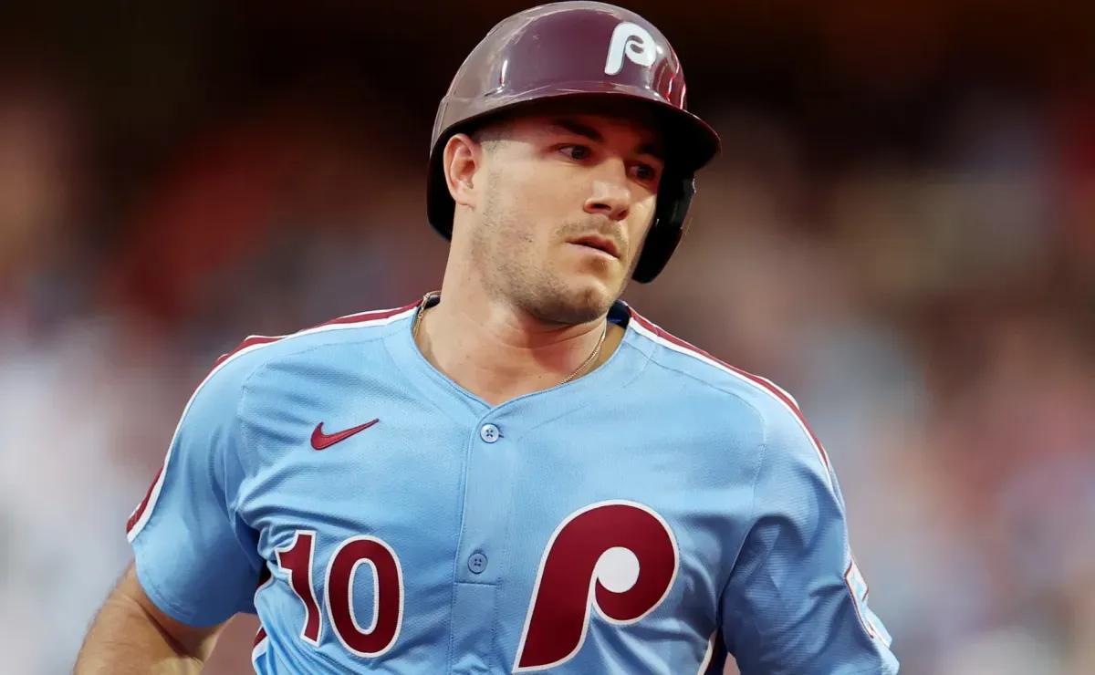 MLB Rumors: Phillies make offer to J.T. Realmuto amid free agency push after securing Kyle Schwarber