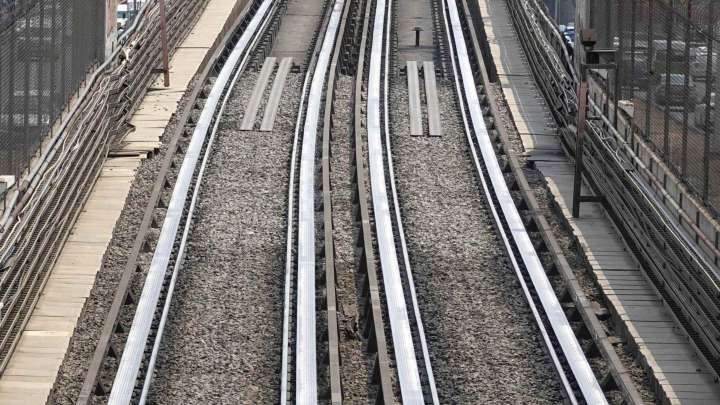 Rescate en el Metro: Video del Momento en que Hombre Cae a las Vías y lo Salvan