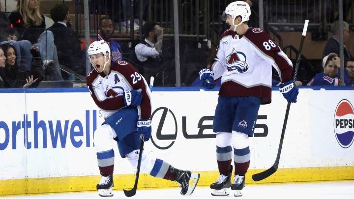 MacKinnon scores twice, Avalanche edge Rangers in OT