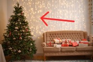 Cómo poner luces en el árbol navideño según un experto: de arriba abajo o al revés