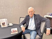 ‘Escribir es como escalar una montaña’: Eduardo Mendoza