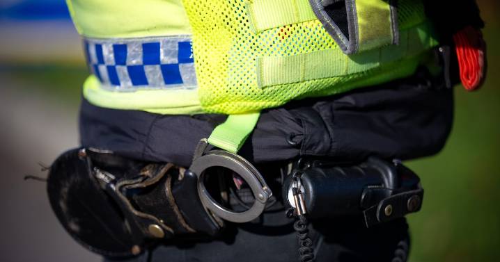 West Dunbartonshire residents told 'be cautious' of woman impersonating police officer