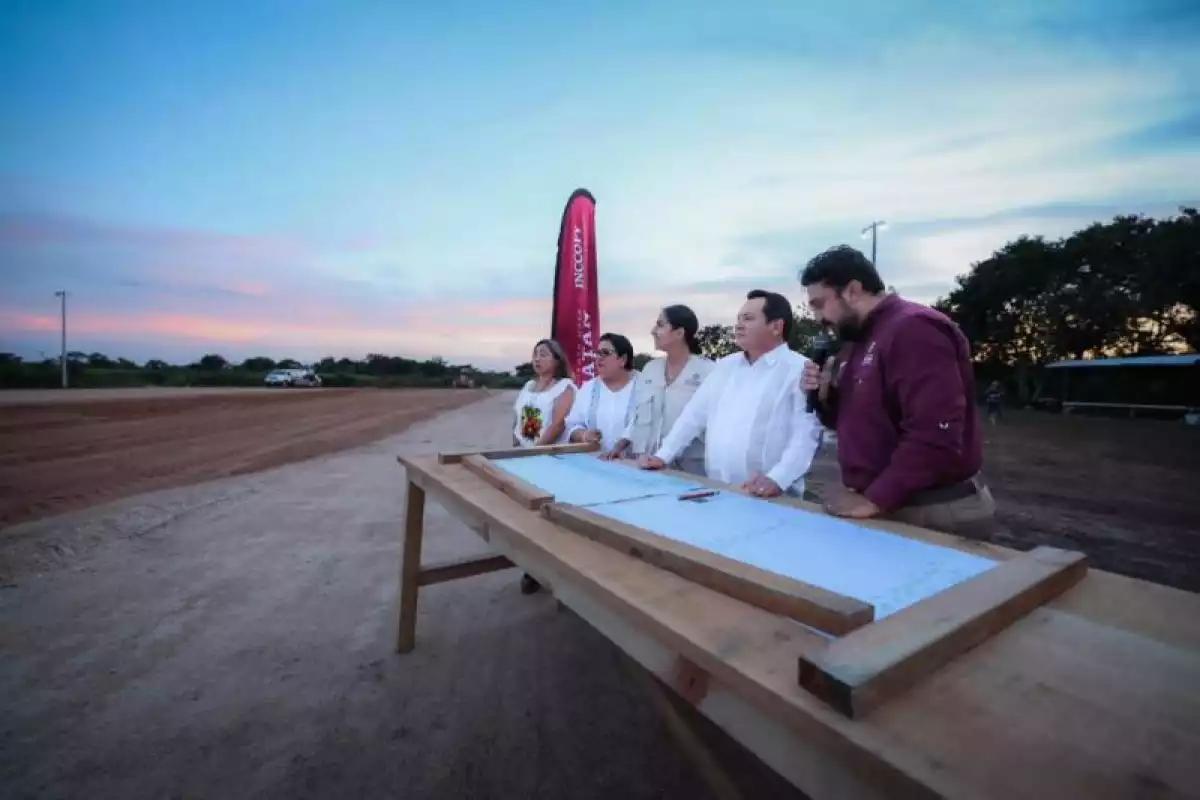 Impulsan la rehabilitación de la cancha de futbol en Ticopó, Acanceh