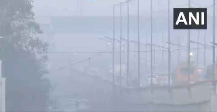 Delhi wakes up to toxic smog as AQI hits 333, remains in ‘very poor’ category