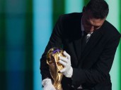 Infantino aclara y se disculpa con Scaloni por el protocolo de guantes