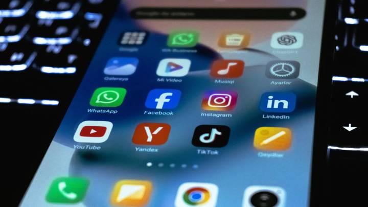 De TikTok a Instagram, “gasta como inversor” seduce a jóvenes sin inversiones