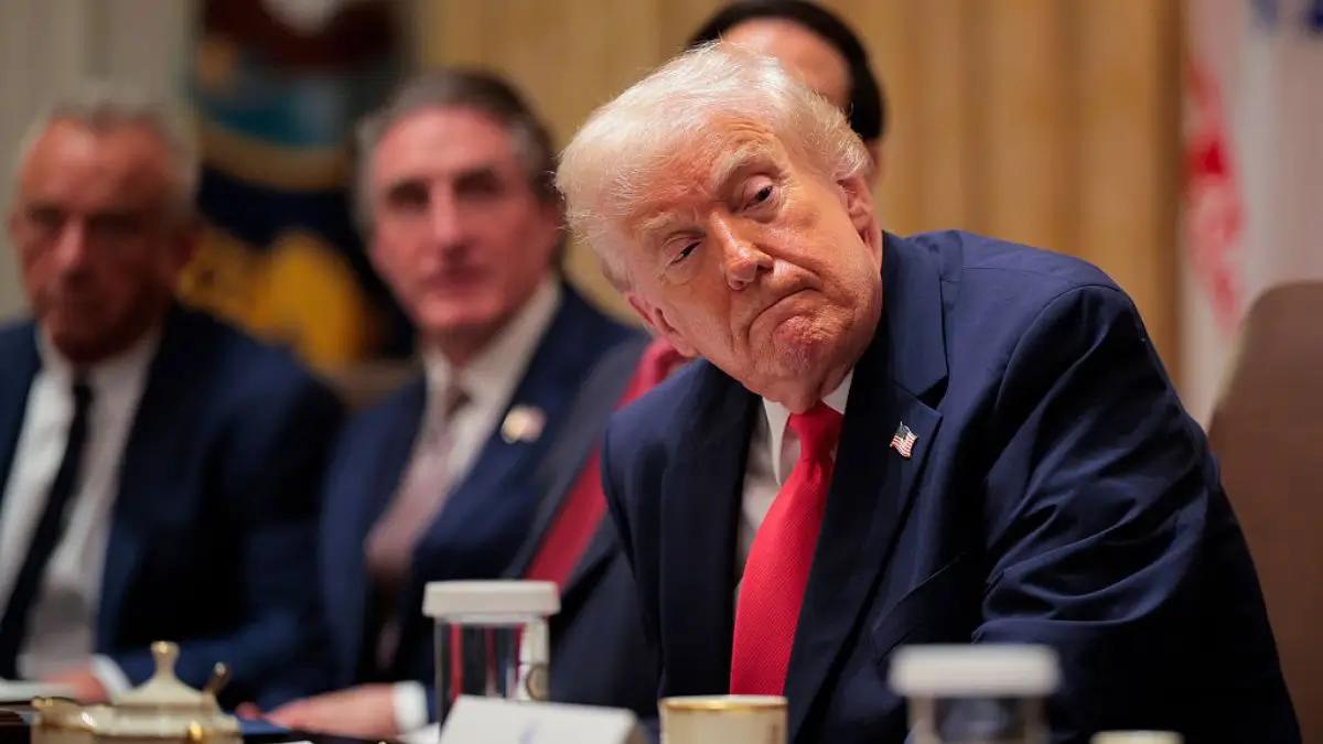 'You Can't Make This Up': MAGA Scrambles to Explain As Trump’s Strange Head-Drop Mid-Meeting Goes Viral, Triggering a Wave of Health Questions