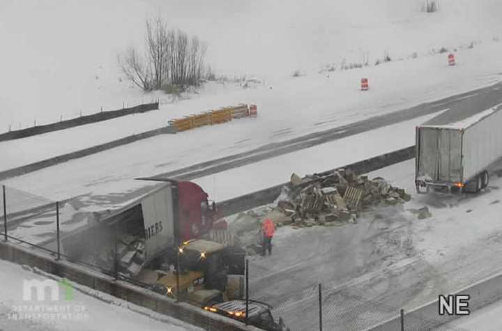 Semi trailer crash spills wood pallets onto I