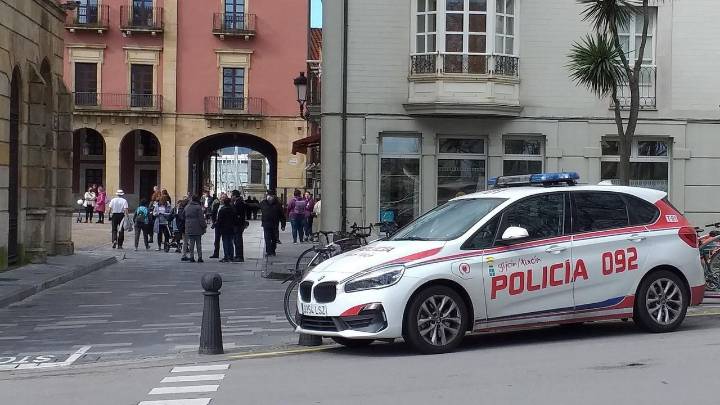 La Policía Nacional imputa cuatro delitos a un detenido en Gijón por robos con violencia y fuerza