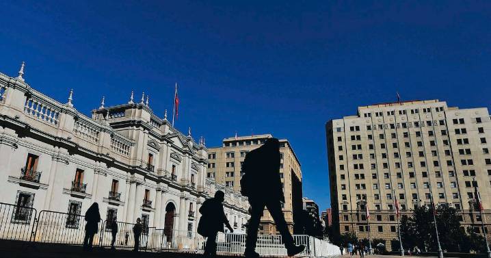 Ingresos fiscales caen más de 10% en octubre y expertos prevén que sobreestimación puede llegar a US$2 mil millones en 2025