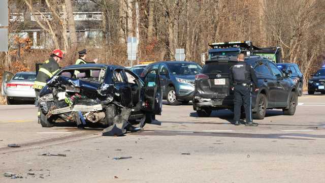 At least 2 hurt in multi-vehicle crash at Easton intersection