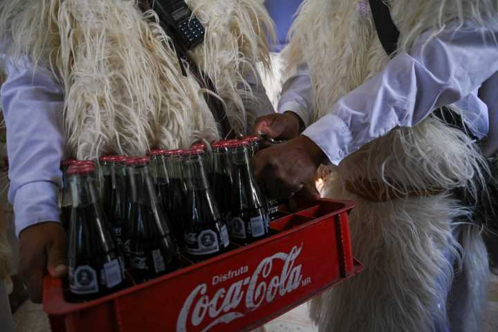 Daños a la salud por consumo de refrescos equivalen a 2% del PIB