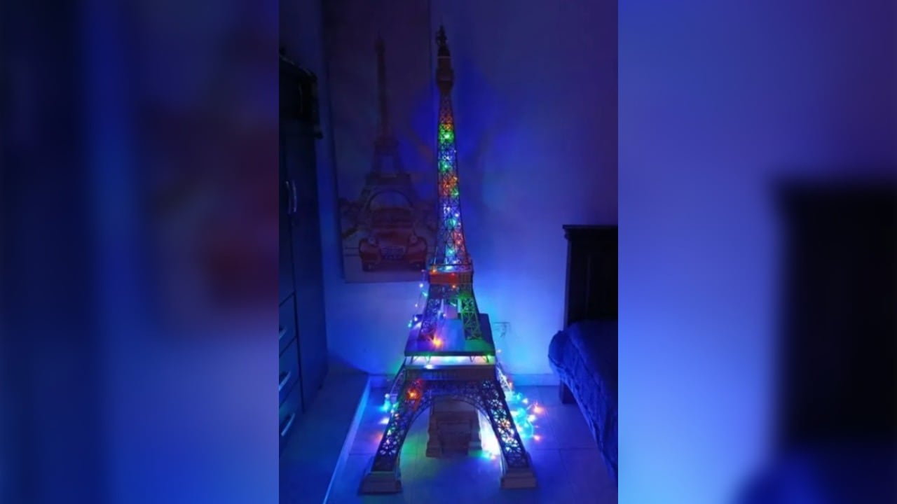 Torre Eiffel tiene una réplica en Cali: joven usó más de 3.000 palos de bambú y madera para construir su versión del monumento