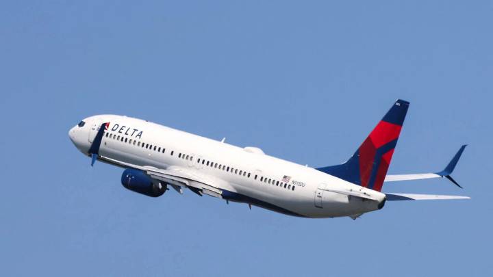 A Delta flight was landing late and passengers were anxious. What the flight attendant did next was brilliant