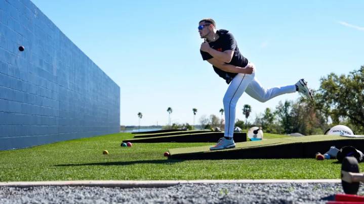 Phillies pitcher leaves MLB to sign contract in Korea's KBO