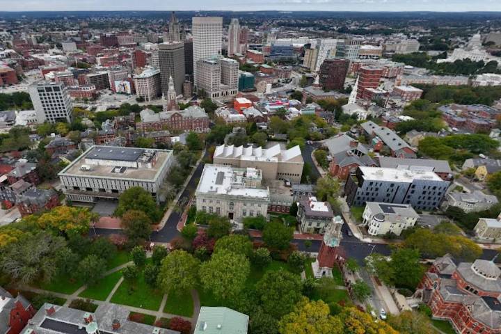 Al menos dos muertos y ocho heridos críticos en un tiroteo en el campus de la Brown University (EEUU)