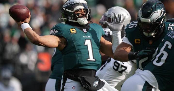 Jalen Hurts rebounds with 3 TD passes as Eagles snap losing streak in 31