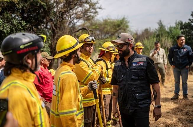 Presidente Boric anuncia récord de recursos contra incendios: “A quienes anden de pirómanos por la vida, los vamos a encontrar”