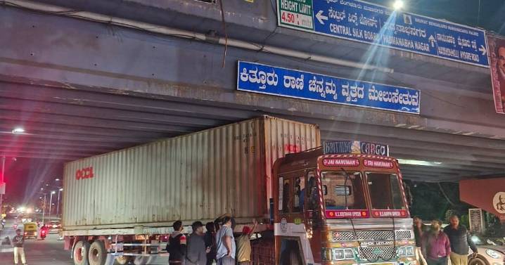 Bengaluru Truck freed using 'air down' method in Bengaluru