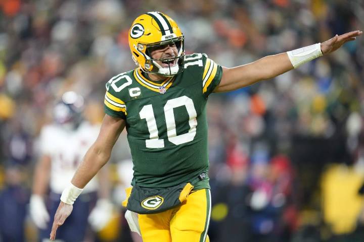 NFL Week 15 projected scores: Model predicts point spreads and totals for every game