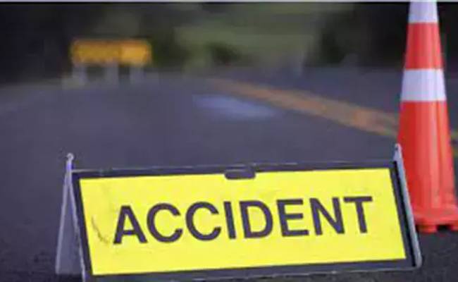 Magadi: Youngster killed after bike hit by car driven by guarante...