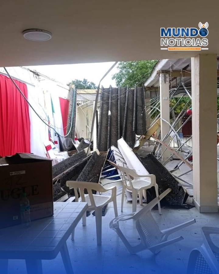 Se cayó techo donde se iba a realizar ceremonia de graduación en San Juan Nepomuceno